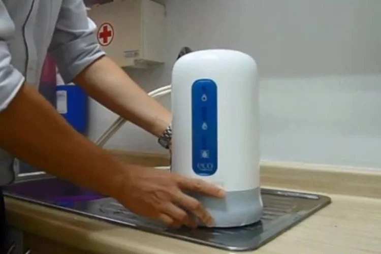O Nano Water Filtration System, o purificador de água da Tupperware vendido na Ásia (Reprodução/Youtube/Tupperware Malaysia)