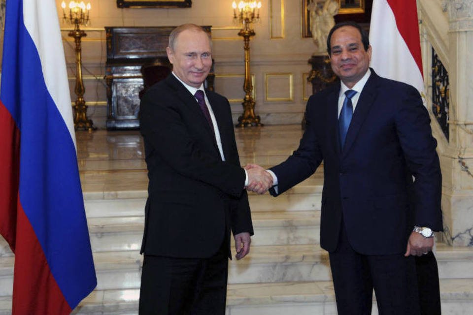 Al Sisi e Putin acertam primeira usina nuclear no Egito