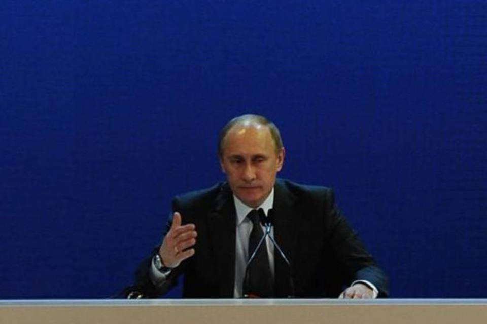 Putin diz não ser possível limitar uso na Internet