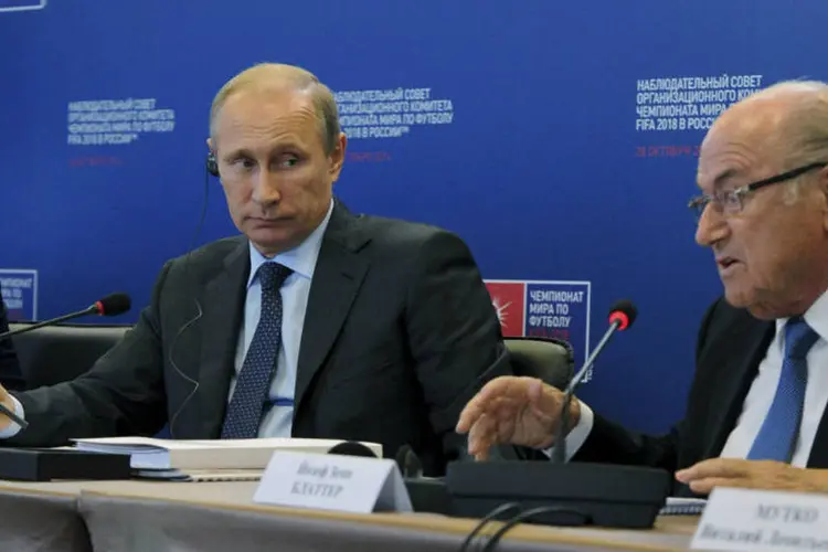 Putin e Blatter: preocupação com segurança vem crescido por conflitos políticos envolvendo a Rússia (Mikhail Klimentyev/RIA Novosti/Kremlin/Reuters)