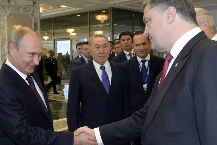 
	Putin e Poroshenko: pr&oacute;xima reuni&atilde;o deles em Mil&atilde;o &eacute; um sinal encorajador para Moscou, Kiev e para o Ocidente
 (Sergei Bondarenko/Presidência do Cazaquistão/Pool/Reuters)