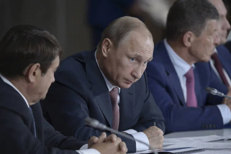 
	Vladimir Putin atende reuni&atilde;o na Crimeia: &quot;viagens como esta s&atilde;o a continua&ccedil;&atilde;o da militariza&ccedil;&atilde;o da ocupada pen&iacute;nsula ucraniana e promovem um isolamento ainda maior&quot;
 (Reuters/ Alexei Nikolsky)