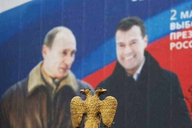 Os documentos vazados comparam Vladimir Putin ao Batman e Dmitri Medvedev ao Robin (Oleg Nikishin/Getty Images)