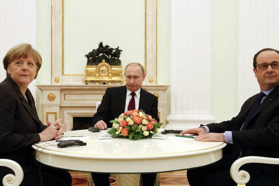 Hollande, Merkel e Putin tratarão plano de paz para Ucrânia