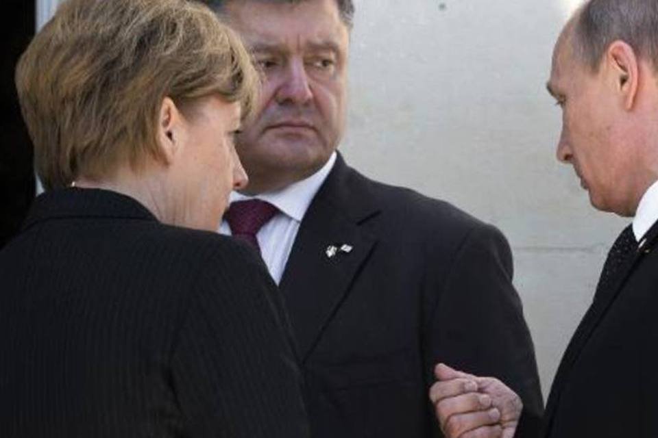 Putin e Poroshenko se reúnem pela primeira vez