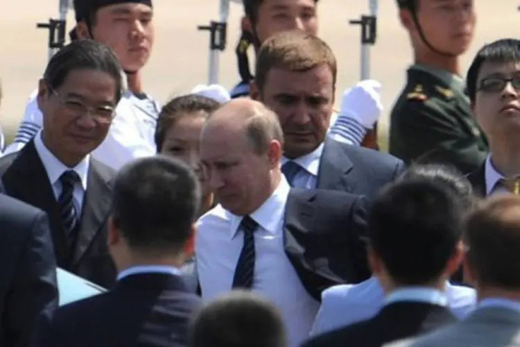Putin desembarca em Pequim: os dois países vetaram duas vezes resoluções no Conselho de Segurança que ameaçavam o governo sírio com sanções (Liu Jin/AFP)