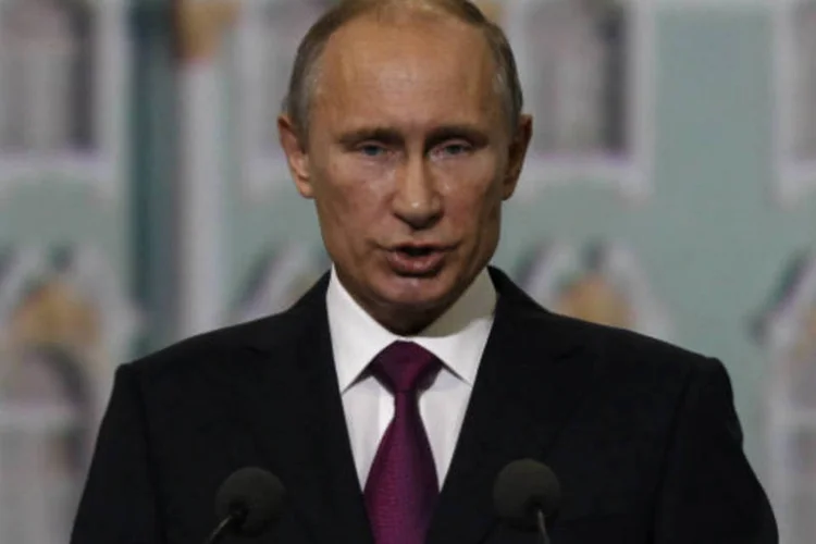 
	Vladimir Putin: presidente russo j&aacute; disse que n&atilde;o entregar&aacute; Snowden para os EUA, mas que ele s&oacute; poder&aacute; permanecer em territ&oacute;rio russo se parar de fazer revela&ccedil;&otilde;es prejudicais a Washington
 (REUTERS/Alexander Demianchuk)