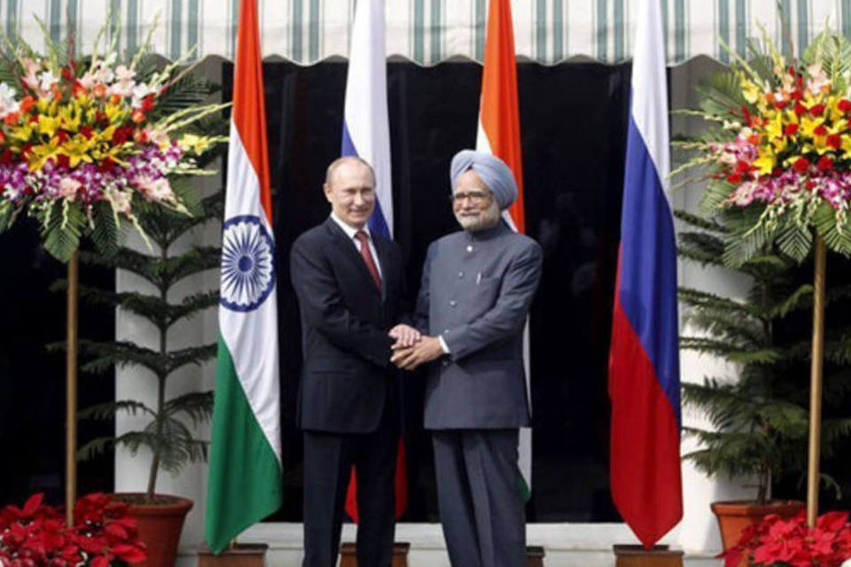 Putin assina acordos militares durante visita à Índia