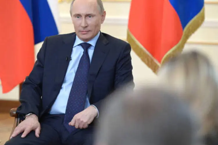 
	Vladimir Putin: &quot;N&atilde;o acreditem naqueles que tentam assustar voc&ecirc;s com a R&uacute;ssia e que gritam que outras regi&otilde;es vir&atilde;o depois da Crimeia&quot;
 (Reuters)