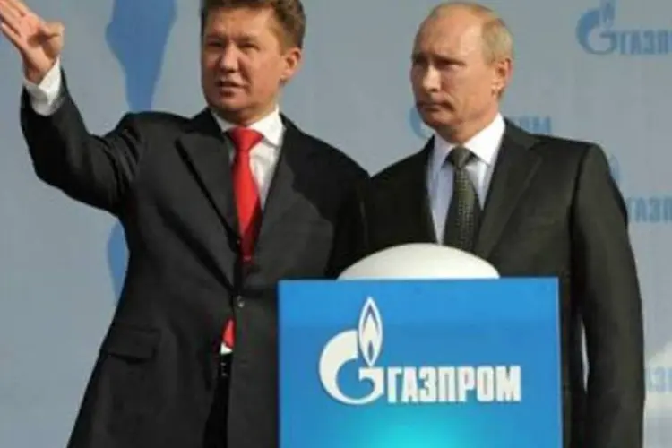 Vladimir Putin com o CEO da Gazprom, Alexei Miller, em setembro (Alexey Druzhinin/AFP)