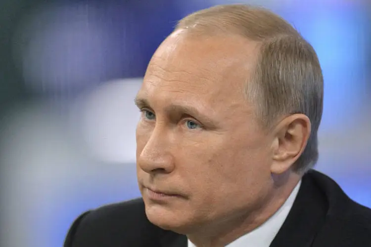 
	Presidente russo Vladimir Putin: a R&uacute;ssia acusa Kiev de violar a tr&eacute;gua
 (REUTERS/Alexei Druzhinin/RIA Novosti/Kremlin)