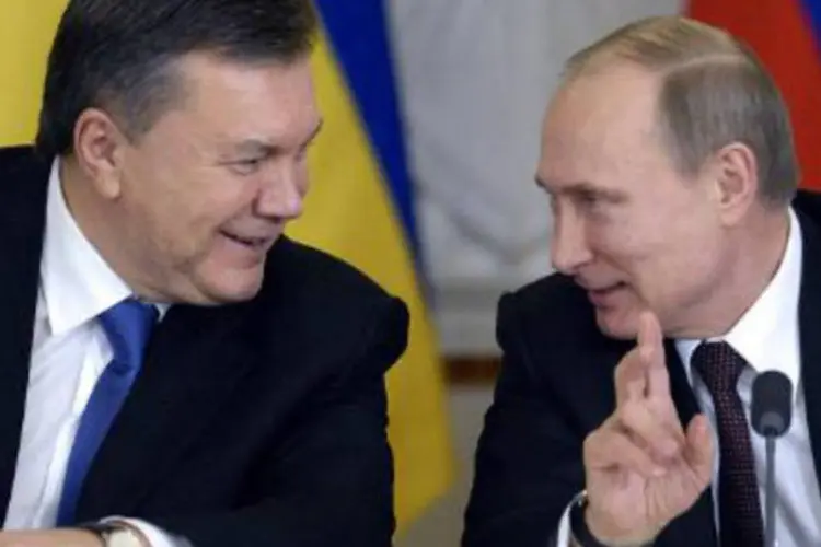 
	Putin e Yanukovych: presidente russo informou que a R&uacute;ssia aceitou reduzir em um ter&ccedil;o o pre&ccedil;o do g&aacute;s vendido para a Ucr&acirc;nia
 (AFP)