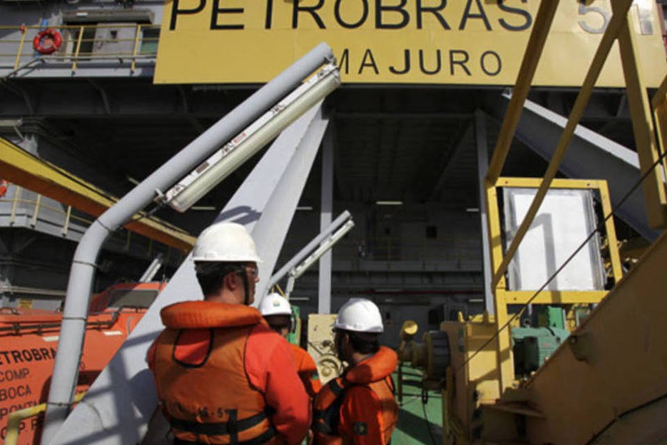 Petrobras assina nesta terça contratos de 13 blocos