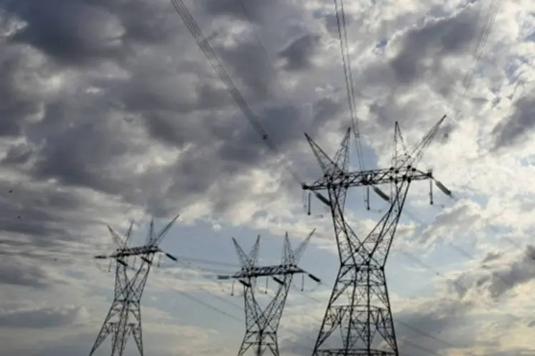 
	Linhas de transmiss&atilde;o da Eletrobras na Usina de Itaipu
 (Adriano Machado/Bloomberg)