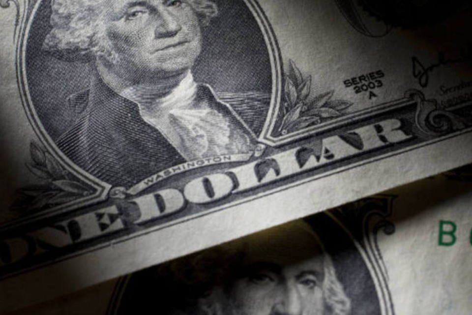 Dólar abre em queda após BC dobrar oferta de swaps
