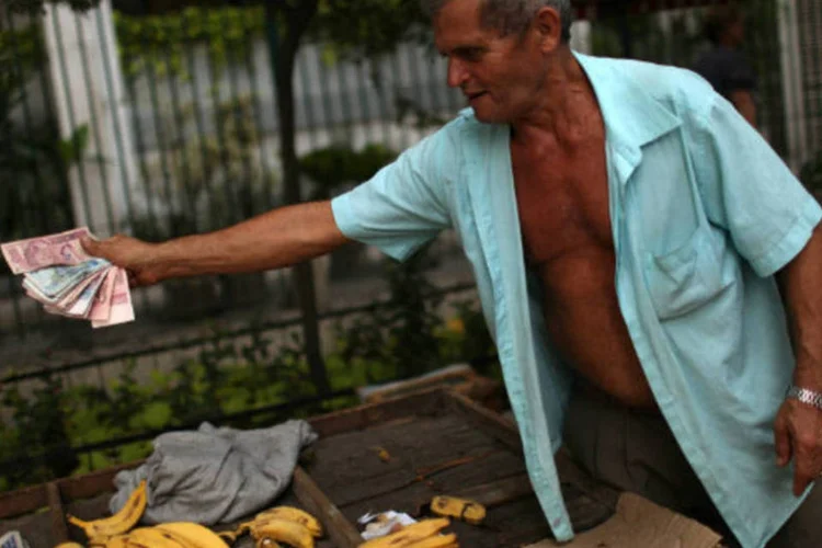 
	Com&eacute;rcio: a expectativa dos sindicatos &eacute; que o piso de R$ 1.123,00 passe a vigorar a partir de 1&ordm; de setembro
 (Dado Galdieri / Bloomberg)