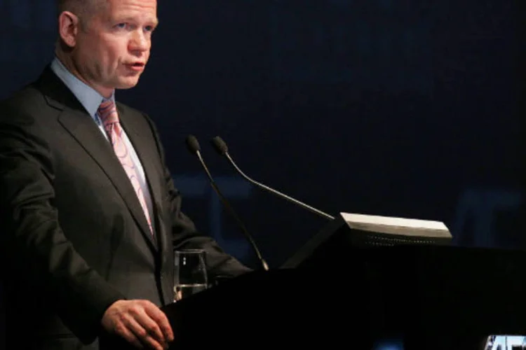 
	William Hague, ministro das Rela&ccedil;&otilde;es Exteriores do Reino Unido: comunicado diz que os dois pa&iacute;ses continuar&atilde;o a discutir quest&otilde;es de import&acirc;ncia m&uacute;tua para a pol&iacute;tica externa e para a agenda de seguran&ccedil;a internacional
 (Dale de la Rey / Bloomemberg)
