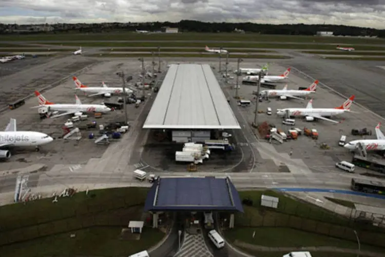 
	Avi&otilde;es estacionados no Aeroporto Internacional de Guarulhos: a taxa de ocupa&ccedil;&atilde;o dos voos recuou 0,4 ponto percentual, para 78,21 por cento
 (Dado Galdieri/Bloomberg)