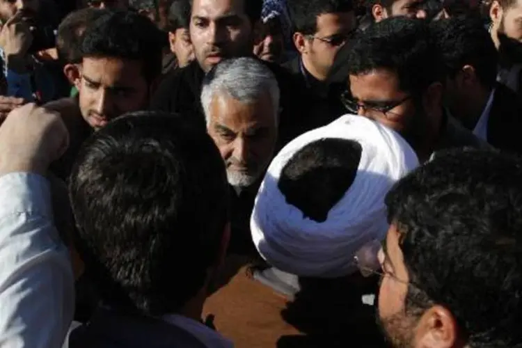 Suleimani chega ao funeral de um comandante militar (Mostafa Gholamnejad/AFP)