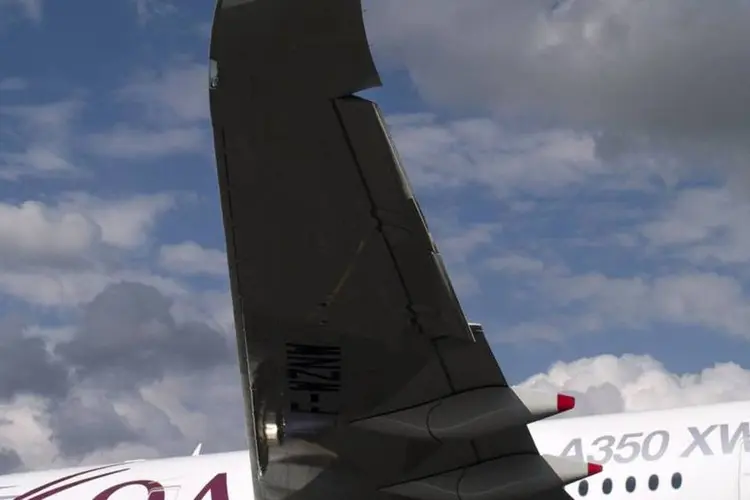 
	Qatar Airways: a companhia disse que poder&aacute; considerar aumentar a sua participa&ccedil;&atilde;o ao longo do tempo
 (Kieran Doherty/Reuters)