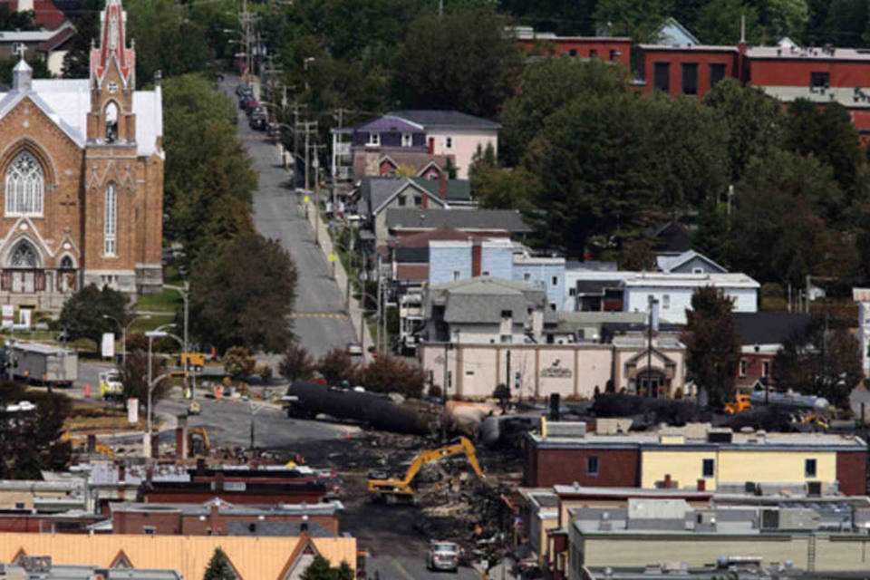 Cidade do Québec enfrenta consequências de desastre de trem