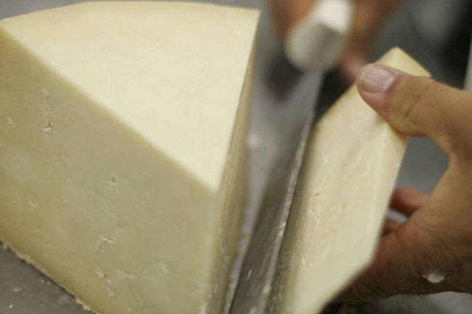 Operação "Queijo Compen$ado" prende três pessoas