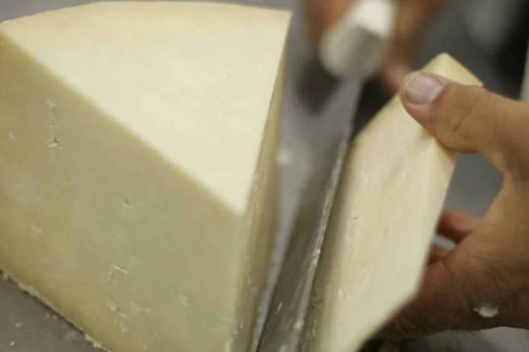 
	Queijo compen$ado: de acordo com o MP, a produ&ccedil;&atilde;o do queijo adulterado era feita no munic&iacute;pio de Tr&ecirc;s de Maio, pela empresa Lactic&iacute;nios Progresso
 (Getty Images)