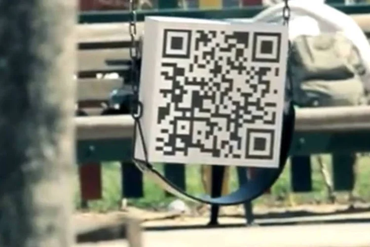Trecho do vídeo da ONG Bandera Blanca Missing Children para divulgação de crianças desaparecidas por QR Code (Reprodução)