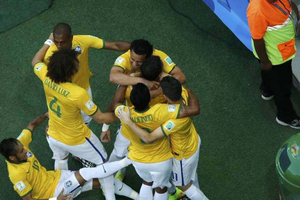 Queda de Neymar em comemoração do gol vira piada nas redes
