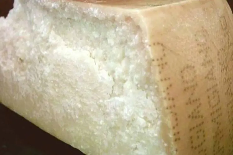 
	Queijo Parmes&atilde;o: o queijo parmes&atilde;o lidera os alimentos com maior teor de sal, segundo Anvisa
 (Wikimedia Commons)
