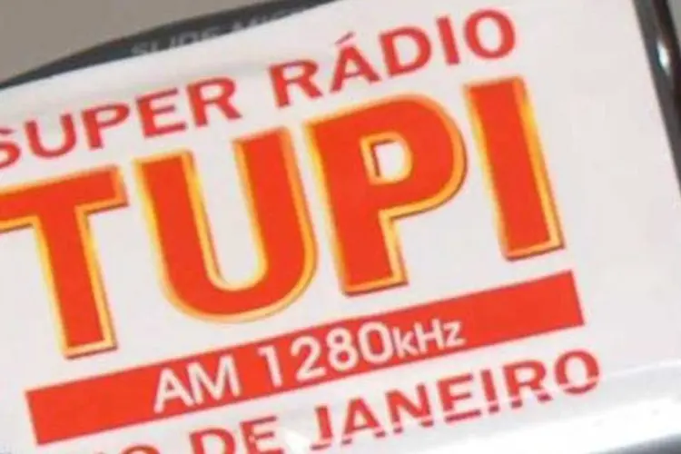 
	Remanescente da fase &aacute;urea do r&aacute;dio brasileiro, Roberto Silva trabalhou nas emissoras Guanabara, Mau&aacute;, Nacional e Tupi, todas no Rio
 (Wikimedia Commons)