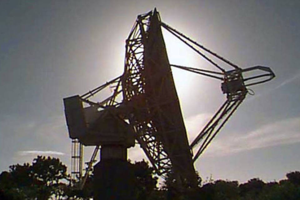 Megaoperação conserta radiotelescópio de 14 metros no Ceará