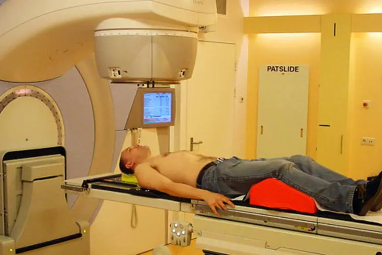 
	Radioterapia: SUS opera 248 equipamentos de radioterapia que fazem 9,6 milh&otilde;es de sess&otilde;es de radioterapia por ano. Com os novos equipamentos o n&uacute;mero passa para 328
 (Flickr)