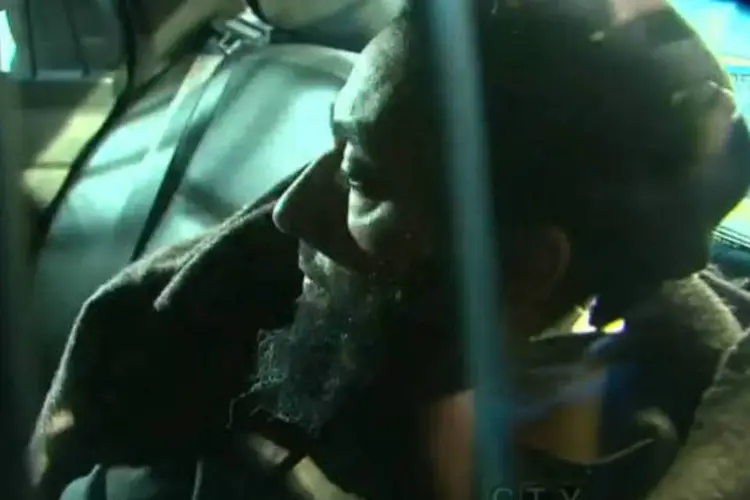 Um dos acusados, Raed Jaser, chega à audiência em carro da polícia (REUTERS/CTV News/Handout)