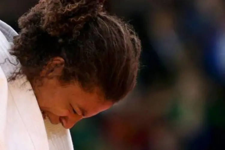 Rafaela, lutadora de judô, chora ao ser desclassificada das Olimpíadas de Londres (Toru Hanai/Reuters)