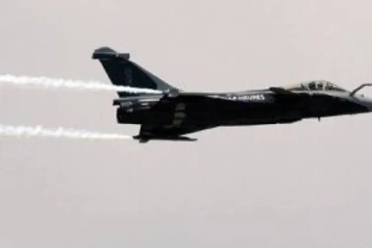 Ao ser questionado sobre os motivos da Dassault não conseguir vender o caça no exterior, Longuet disse que o Rafale (foto) é mais caro que o americano F/A-18 Super Hornet
 (Pierre Verdy/AFP)