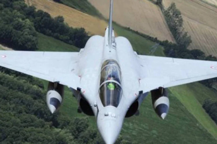 Esta é a primeira venda para o exterior desta aeronave; a oferta é estimada em 12 bilhões de dólares (Anne-Christine Poujoulat/AFP)