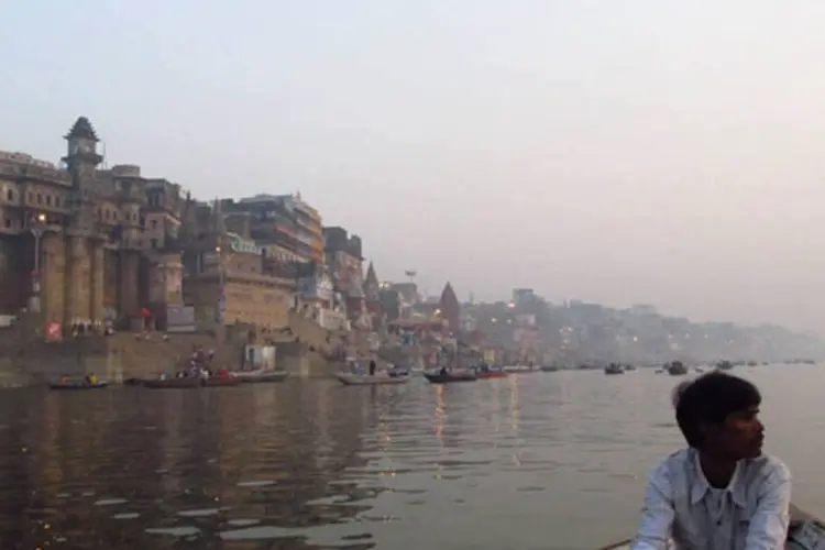 
	Ganges: cerca de 20 milh&otilde;es se concentraram na imensa zona reservada aos peregrinos, &agrave;s margens do rio sagrado
 (Blog 360meridianos)