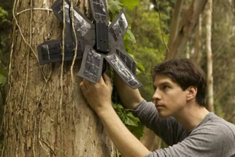 
	Sistema: cada dispositivo captura continuamente todo o som ambiente em um raio de 1 quil&ocirc;metro
 (Divulgação / Rainforest Connection)