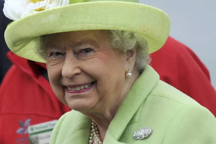 
	Rainha Elizabeth II: &quot;Eu ainda estou viva, em todo caso&quot;, respondeu a rainha, que completou 90 anos em abril
 (Clodagh Kilcoyne / Reuters)