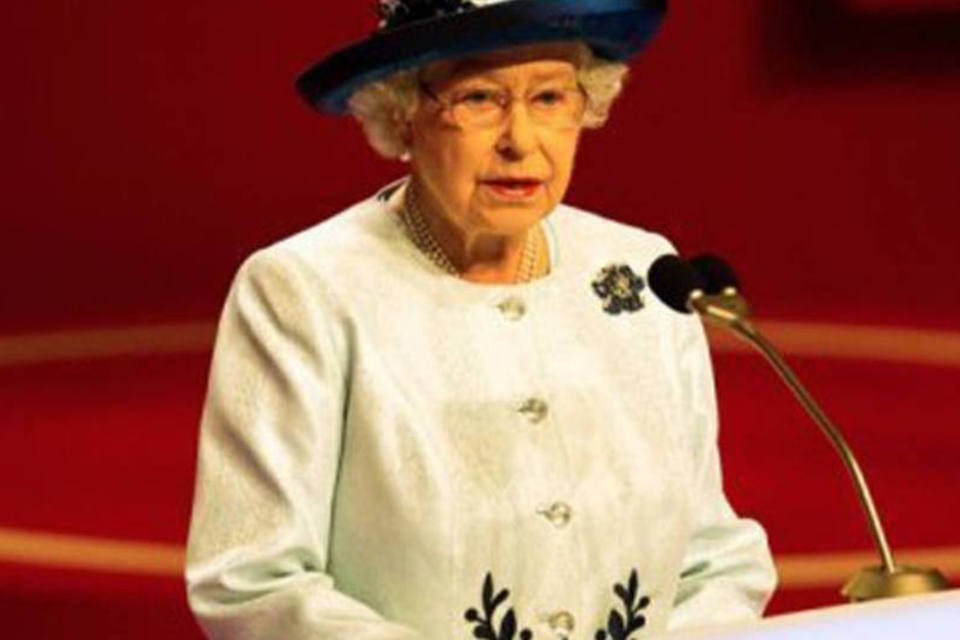 Elizabeth II completa 60 anos a serviço da Coroa