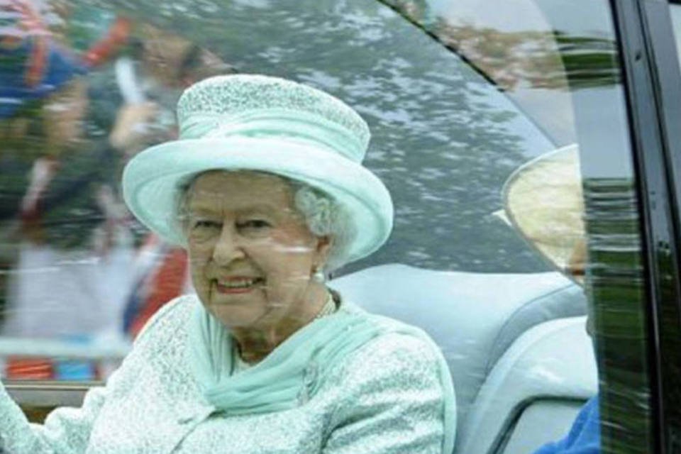 Elizabeth II encerra festas do Jubileu sem o príncipe Philip