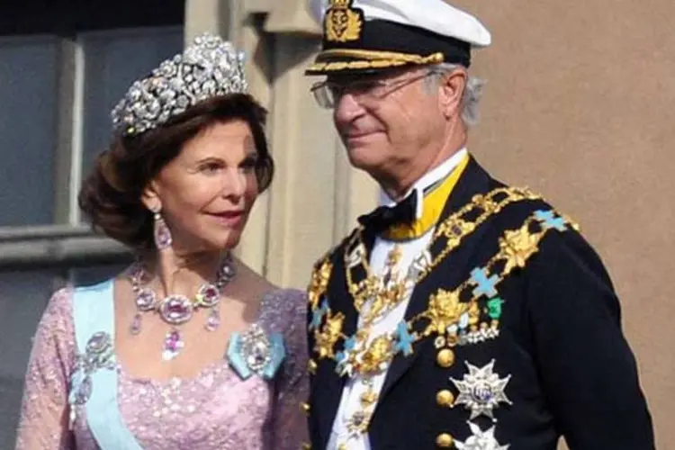 Rainha Sílvia e o marido: ela quer investigar ligação do pai com o nazismo (Wikimedia Commons)