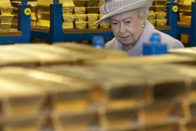 Rainha Elizabeth questionou banqueiros sobre erros que levaram à crise financeira durante visita ao banco central inglês (Eddie Mulholland/Reuters)