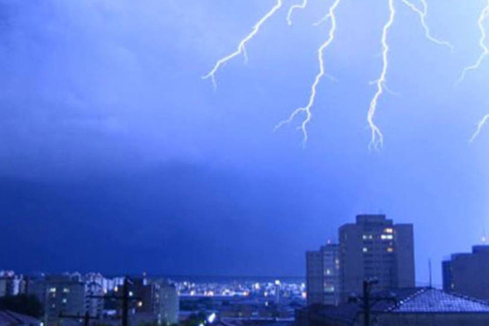 Brasil desenvolve rede para monitorar raios e evitar catástrofes