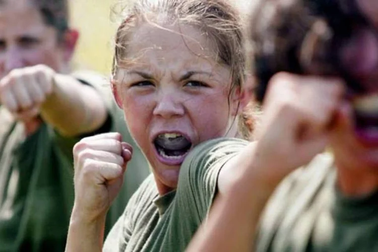 
	Mulheres em treinamento das for&ccedil;as armadas americanas: ele disse que haver&aacute; mudan&ccedil;as em todos os setores das For&ccedil;as Armadas porque a informa&ccedil;&atilde;o est&aacute; comprometida
 (Getty Images)