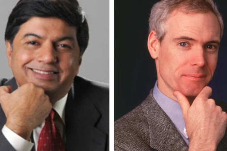 Raj Sisodia (à esquerda) e Jim Collins: as semelhanças entre os gurus de Abilio Diniz vão além da mesma pose para tirar foto (Divulgação)