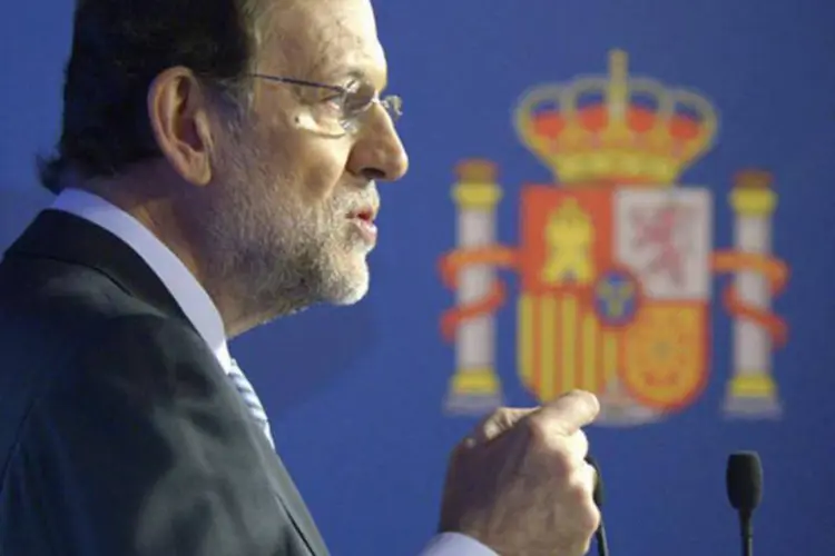 
	Mariano Rajoy discursa: Os dois l&iacute;deres se mostraram reticentes &agrave; ideia alem&atilde; de criar um&nbsp;&#39;&#39;supercomiss&aacute;rio&#39;&#39;&nbsp;econ&ocirc;mico na Uni&atilde;o Europeia
 (REUTERS)