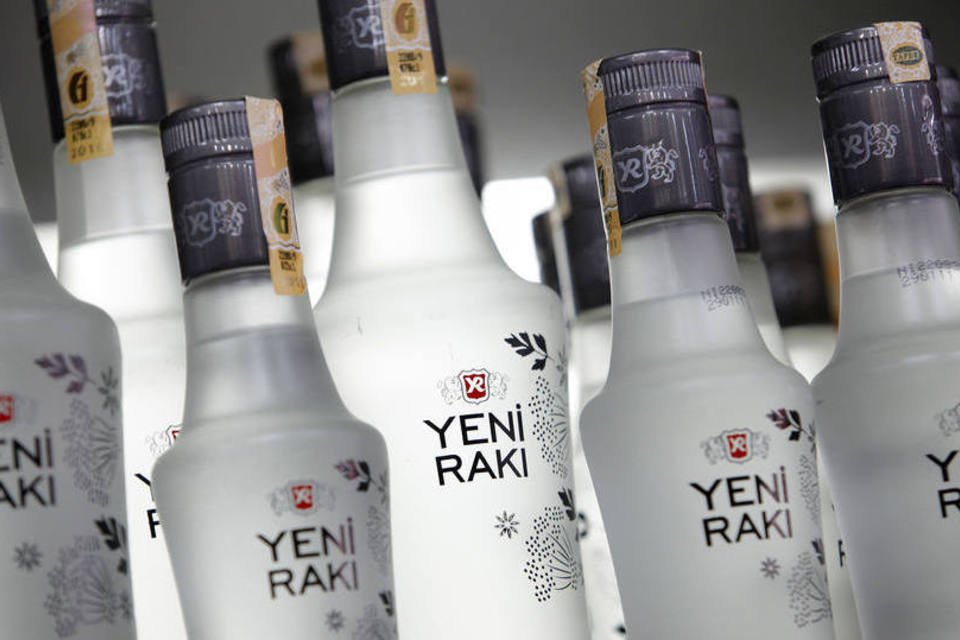 Turquia proíbe festa dedicada a bebida alcoólica tradicional