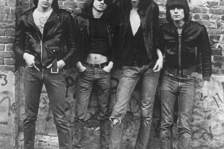 
	Ramones: da esquerda para a direita Johnny Ramone, Tommy Ramone, Joey Ramone e Dee Dee Ramone
 (Roberta Bayley/Arquivo Hulton/Getty Images)